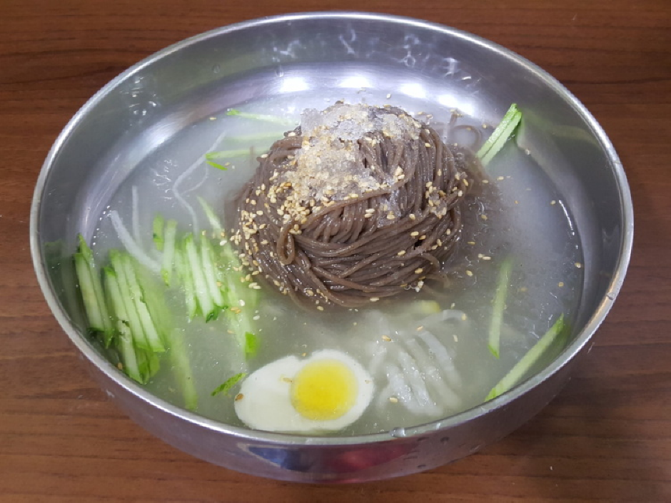 곤지암봉천막국수의 동치미 국물 물막국수