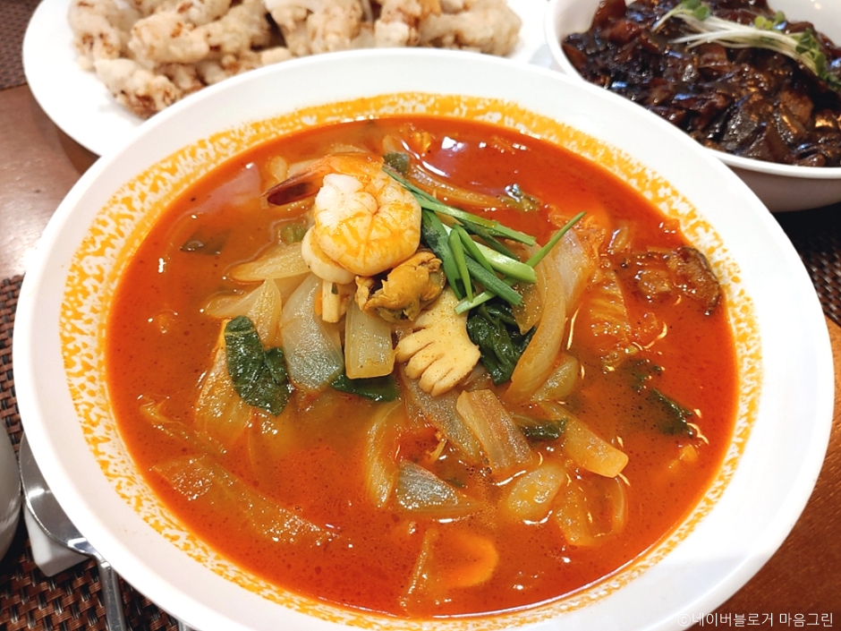 차이나플레인 서울숲점의 해물이 담긴 짬뽕