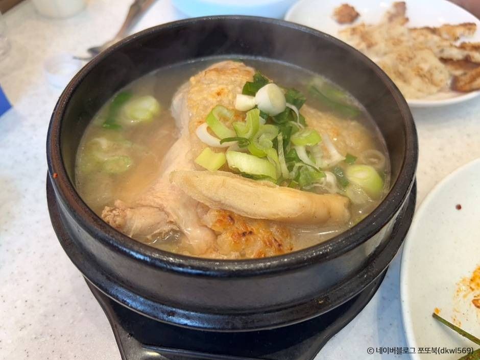 남한산성 일번지의 뚝배기에 담긴 백숙