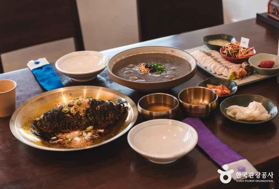 서리단의 요리와 반찬 상차림